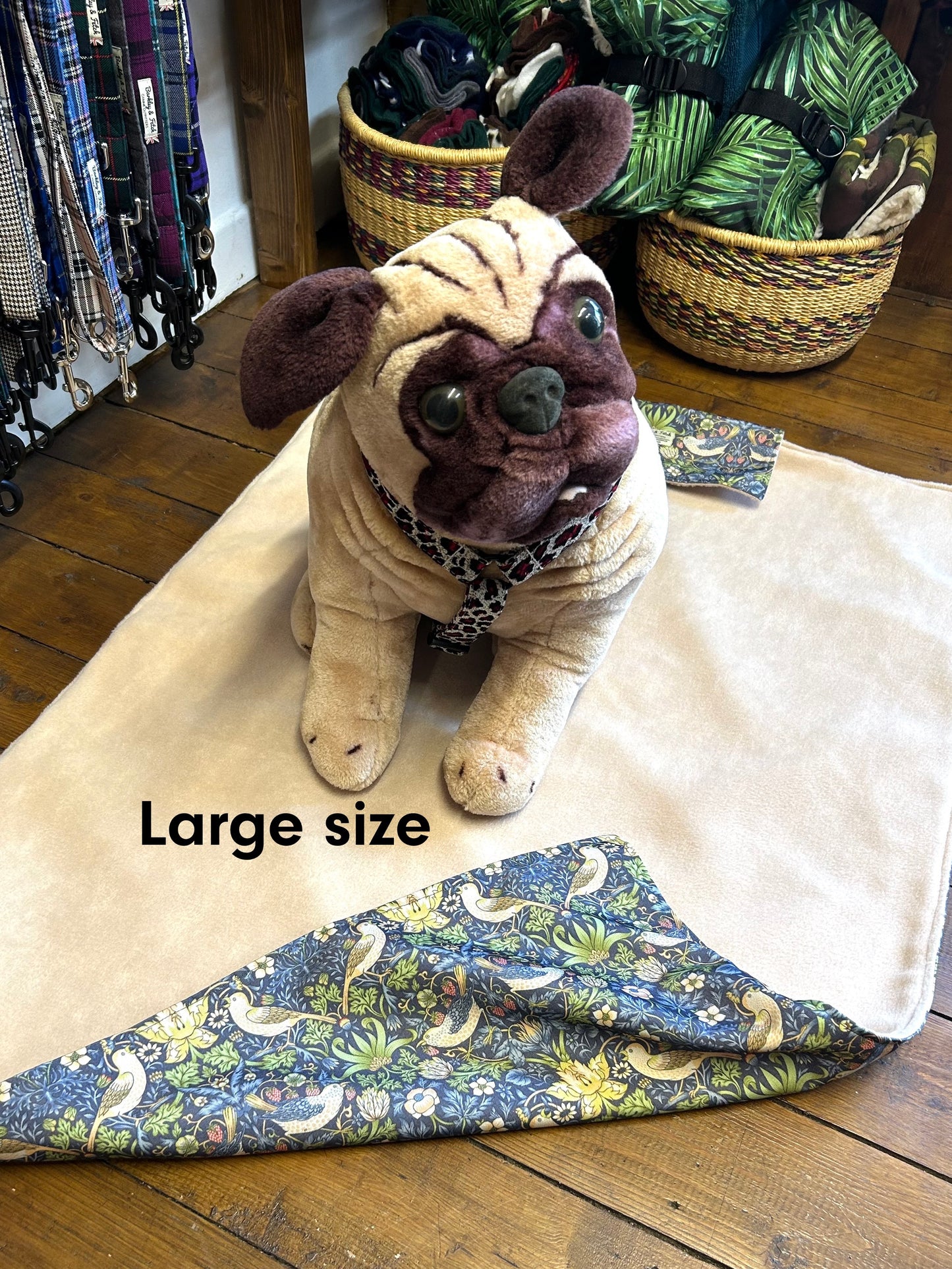 Navy Strawberry Thief Print Fleece Settle Mat