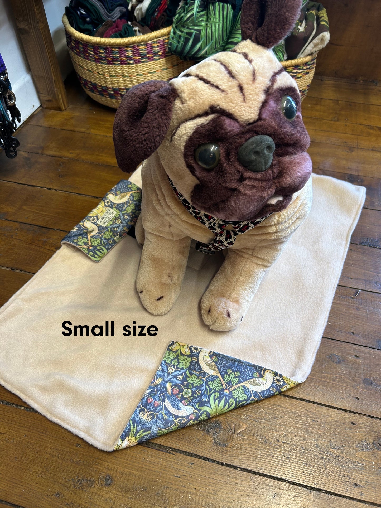 Navy Strawberry Thief Print Fleece Settle Mat
