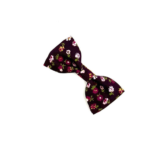 Floral-patterned bow tie on a white background