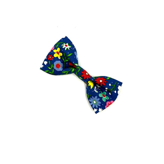 Floral-patterned bow tie on a white background
