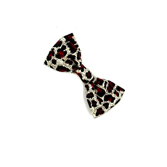 Leopard print bow tie on a white background