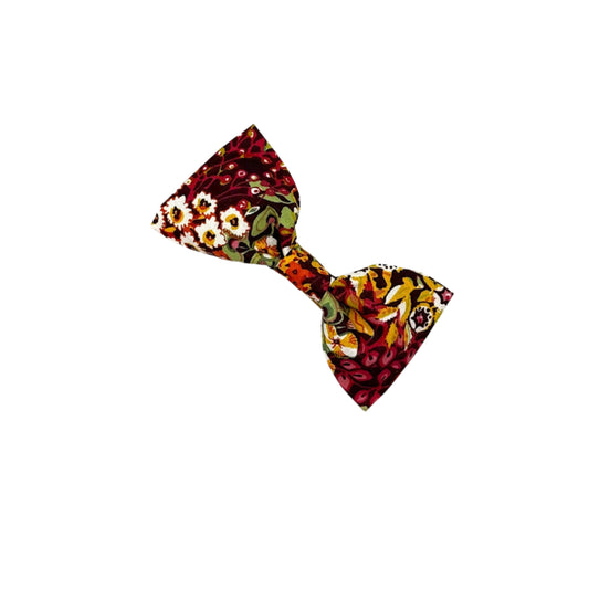 Floral-patterned bow tie on a white background